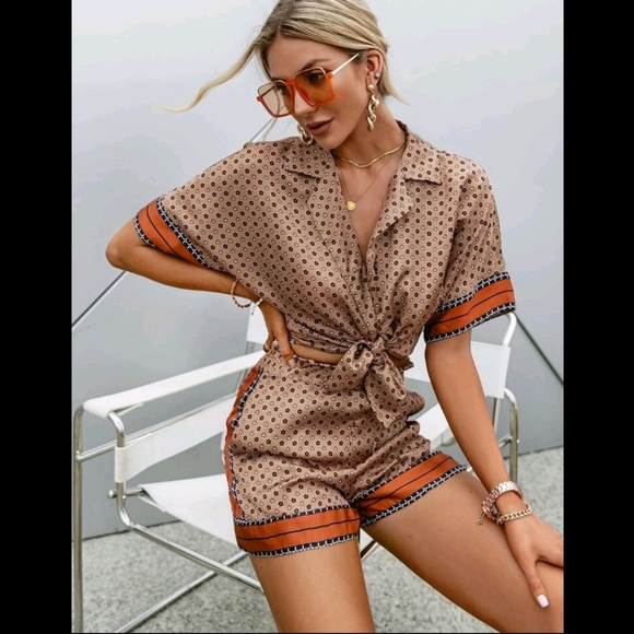 Allover Print Blouse and Shorts Set - Picture 5 of 8